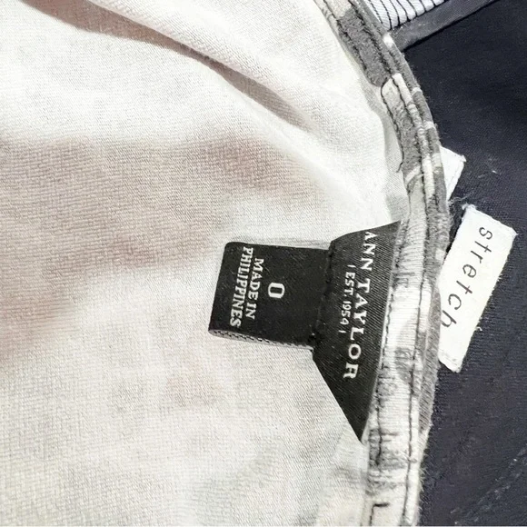 Ann Taylor Women’s Graphic Print Dress - Picture 12 of 12